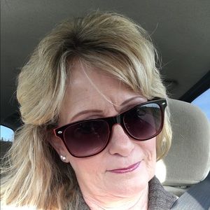 Meet your Posher, Debbie